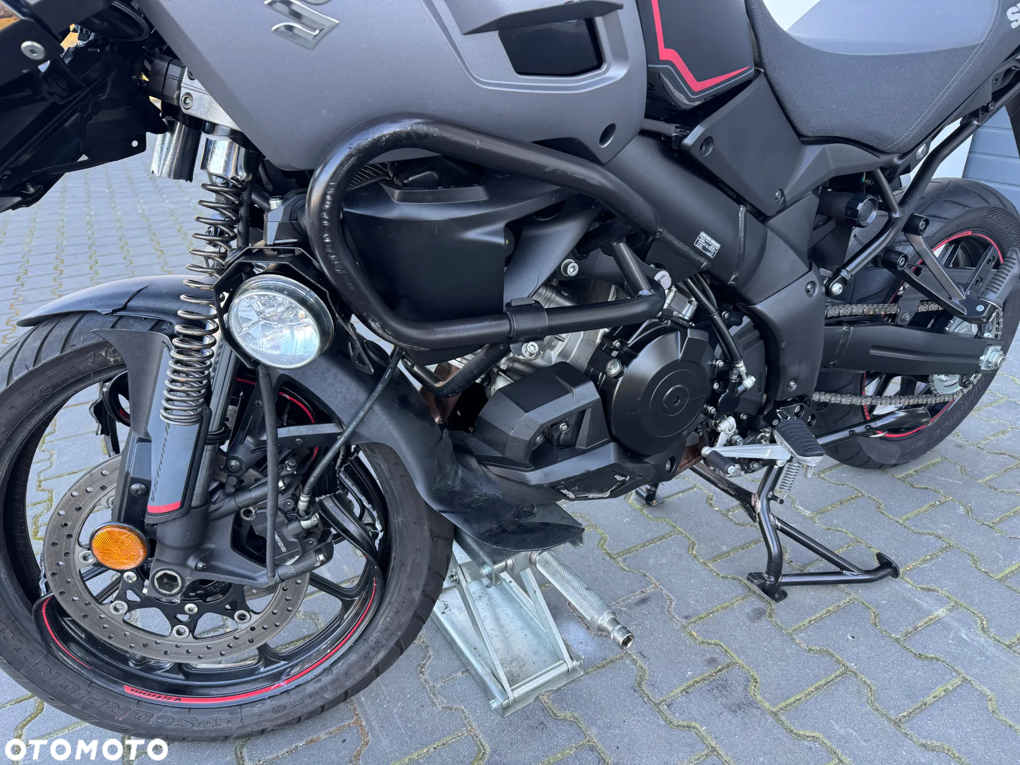 Suzuki V-STROM - 10