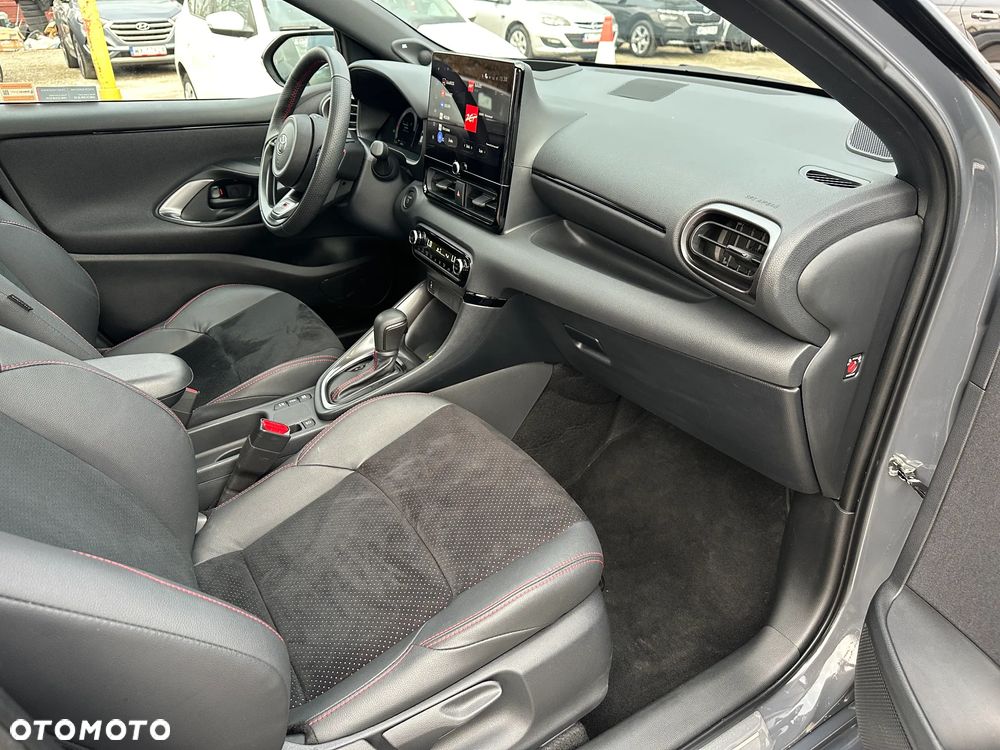 Toyota Yaris Hybrid 1.5 GR Sport - 18