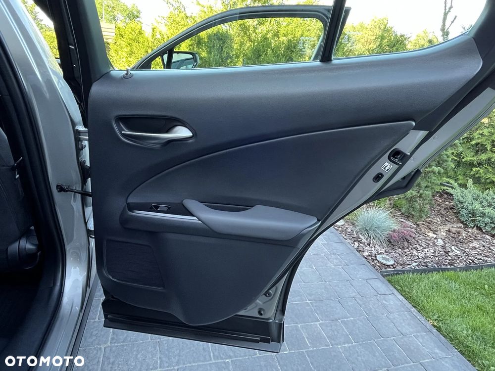 Lexus UX - 16