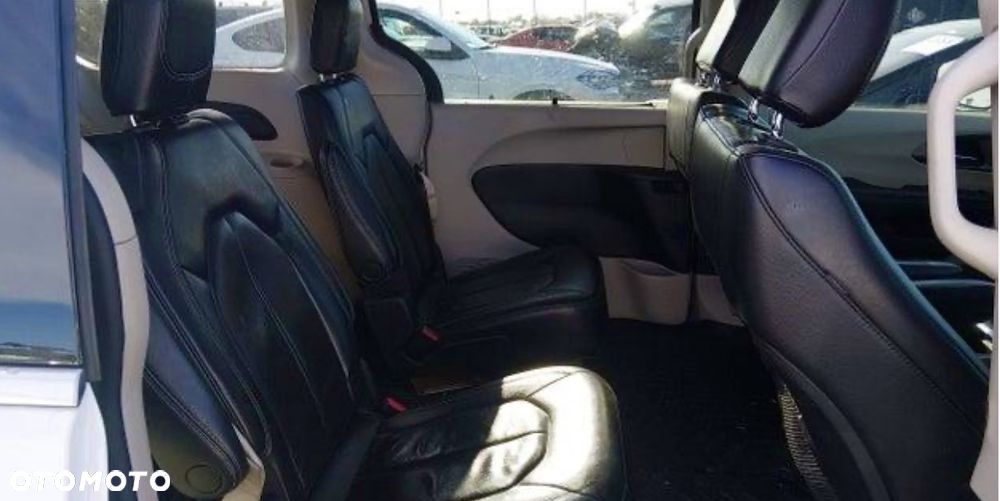 Chrysler Pacifica - 7