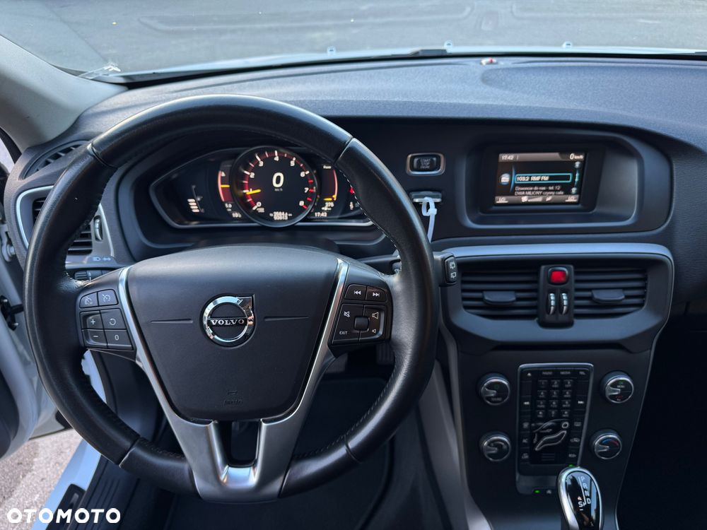 Volvo V40 T2 Geartronic Momentum - 16