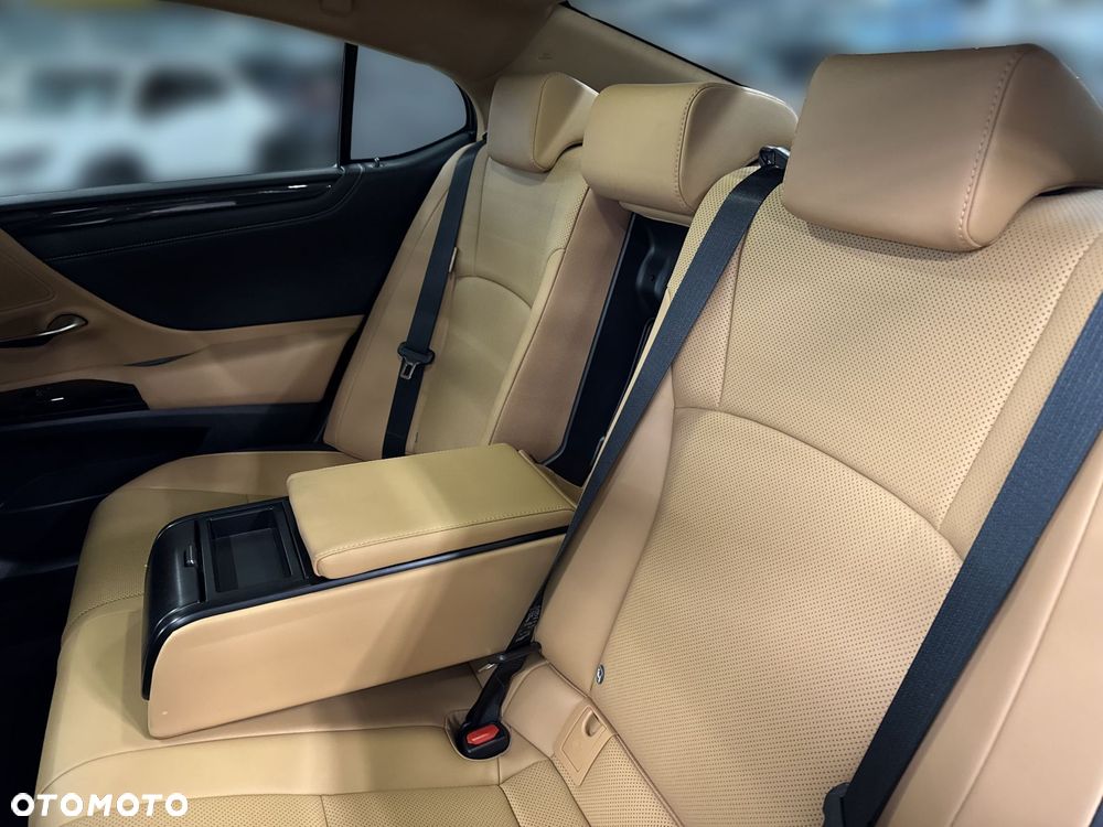Lexus ES 300h Business Edition - 11