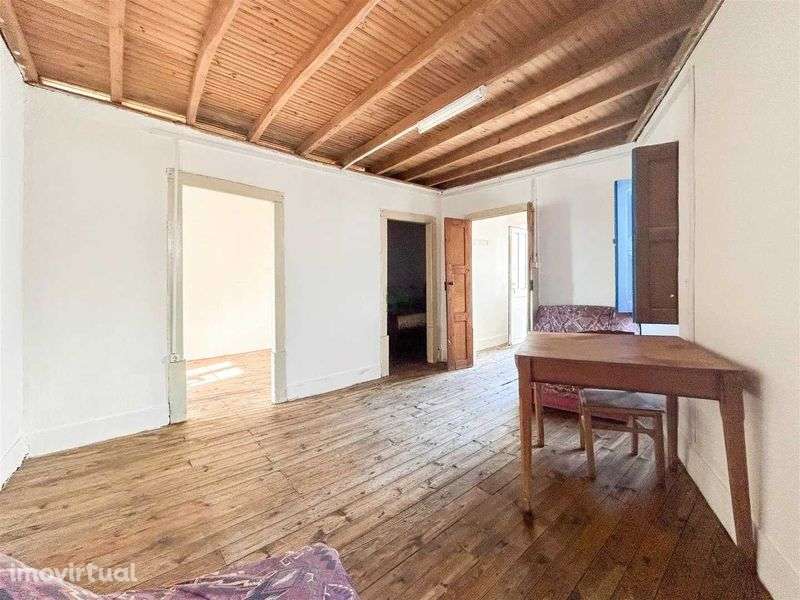 Moradia Típica com quintal de 180m2 - Grande imagem: 4/12