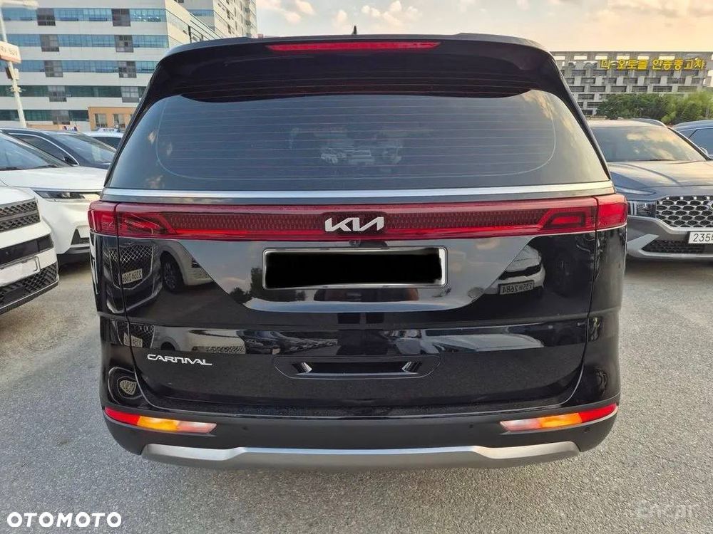 Kia Carnival - 7