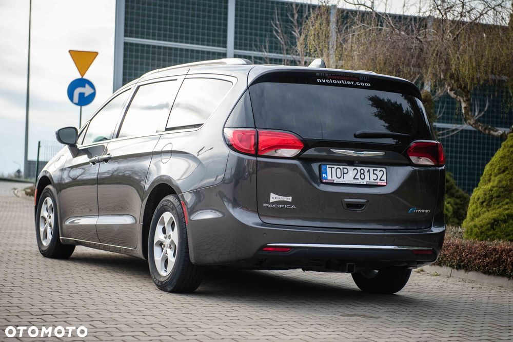 Chrysler Pacifica - 8