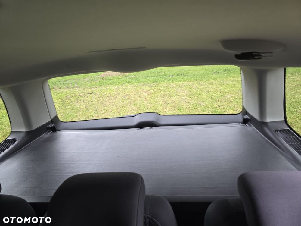 Volkswagen Touran - 28