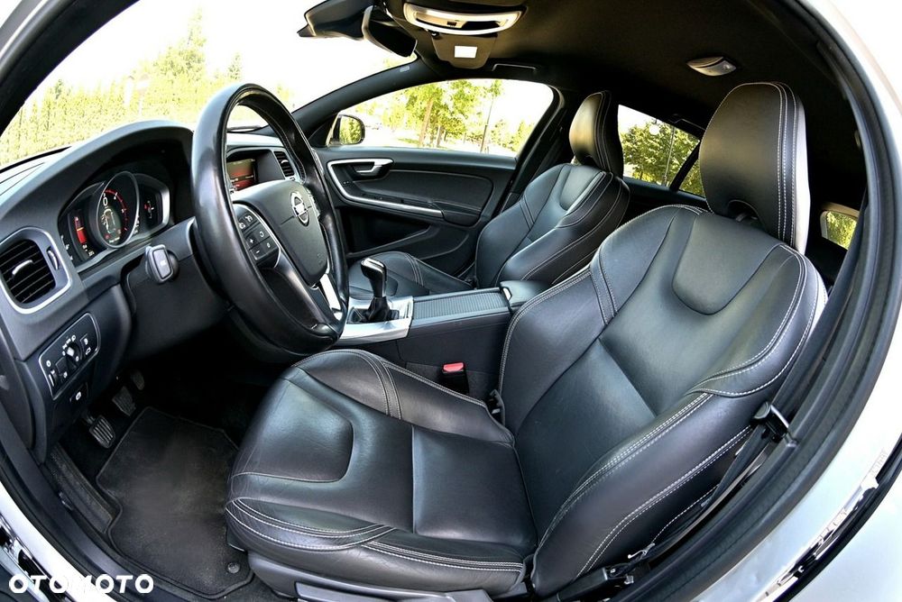 Volvo V60 D2 Drive-E Momentum - 13