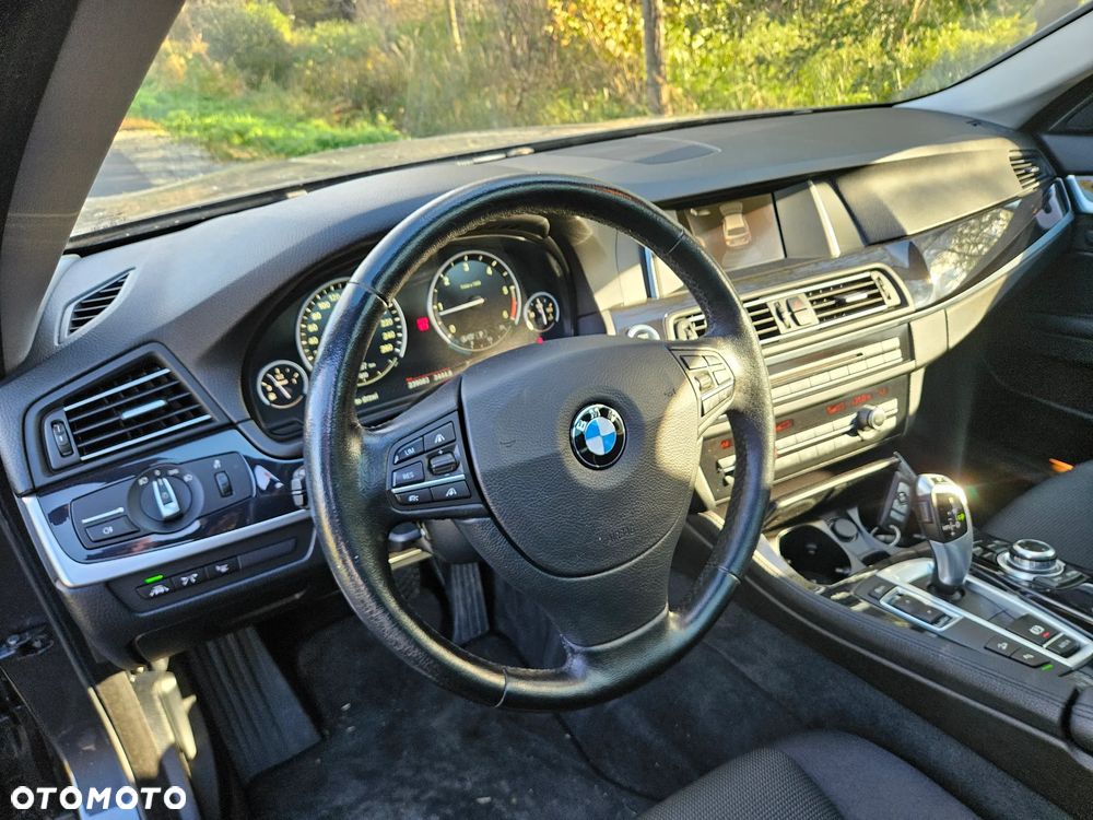 BMW Seria 5 520d xDrive Touring - 36