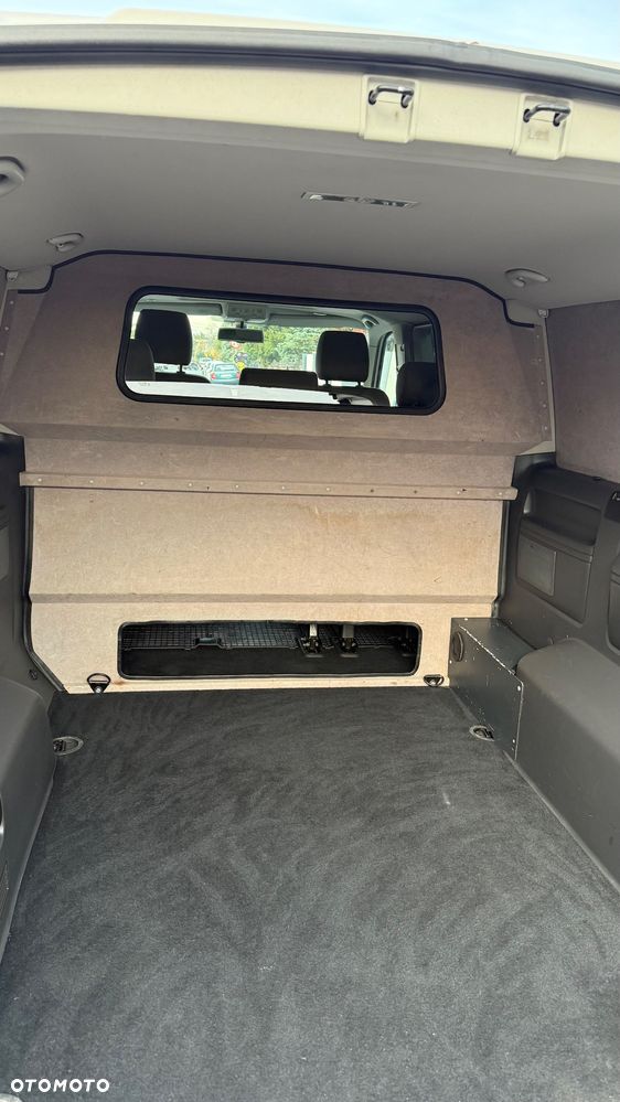 Volkswagen Caravelle - 12