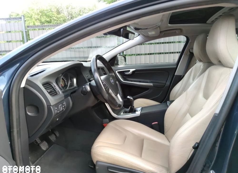 Volvo V60 D4 Momentum - 16