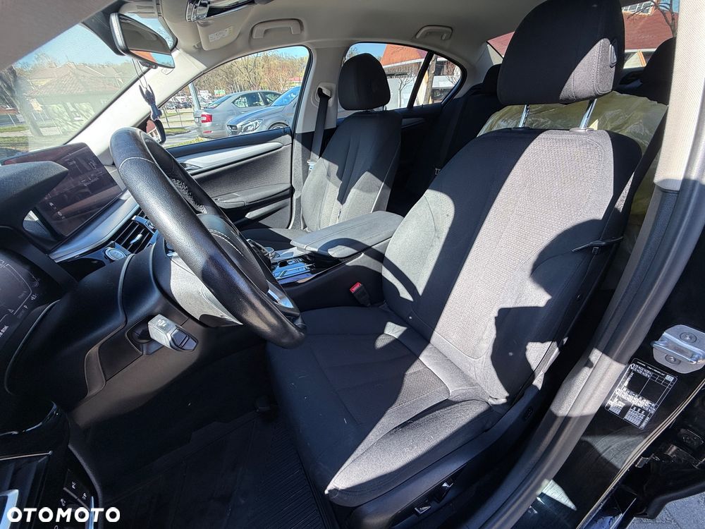 BMW Seria 5 518d - 10