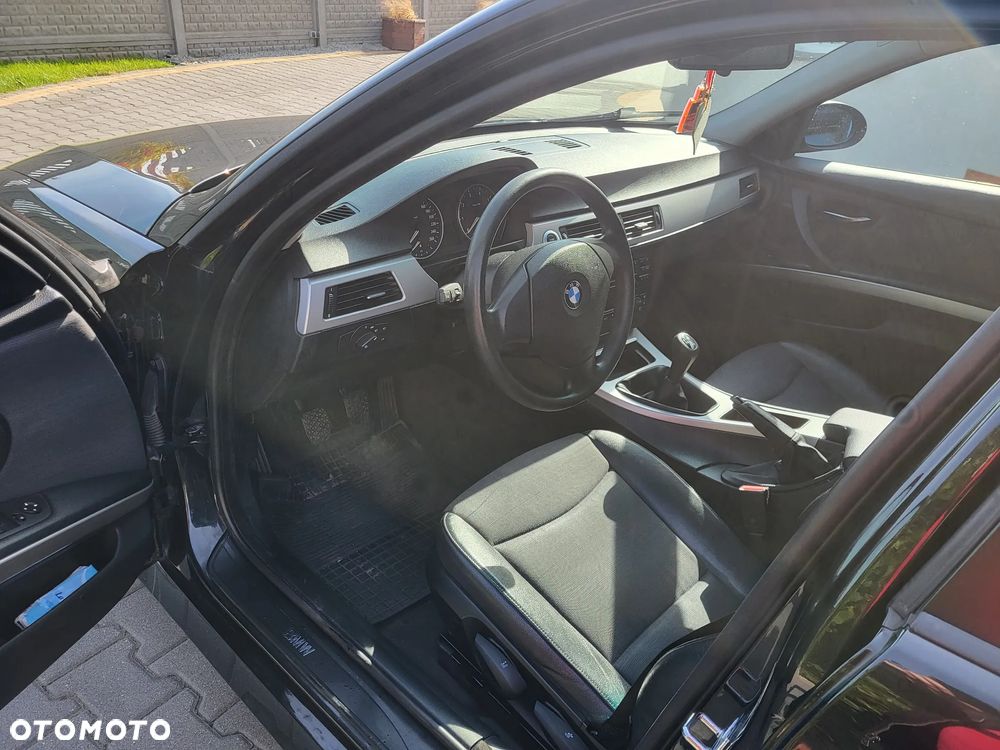 BMW Seria 3 318i - 13