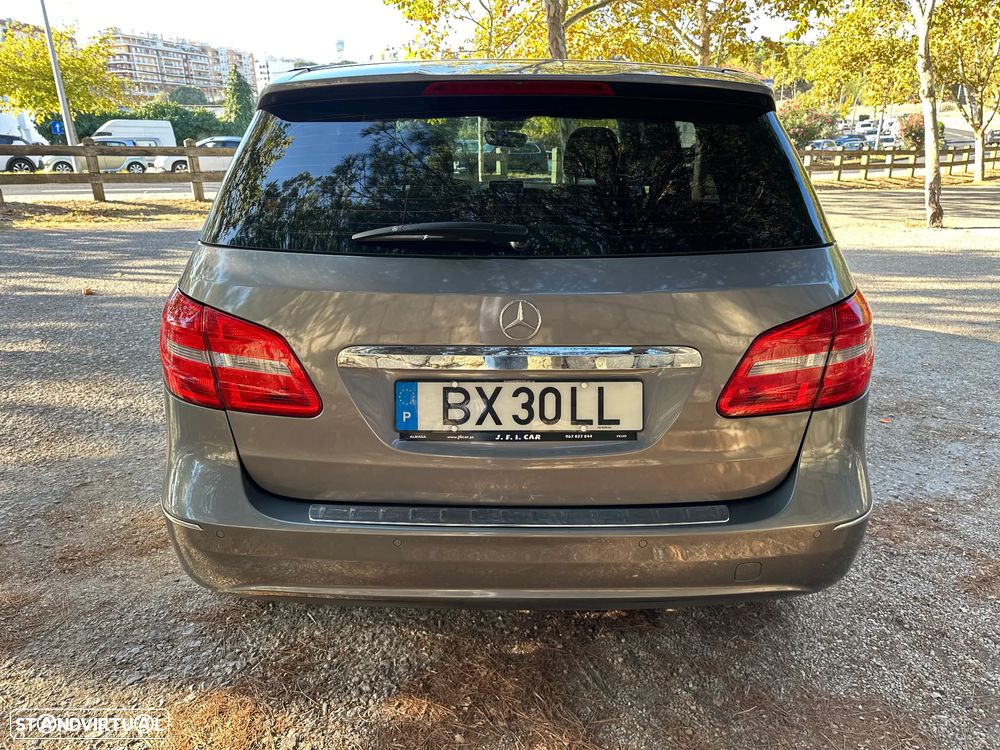 Mercedes-Benz B 180 - 10