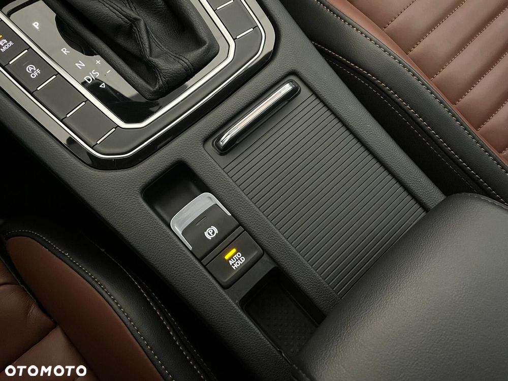 Volkswagen Passat Variant 2.0 TSI Elegance DSG - 34