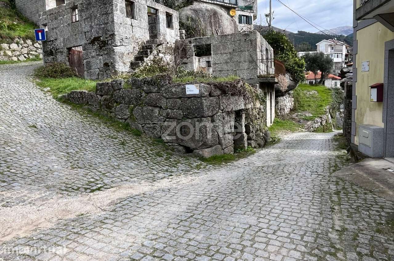 Casa centenária para reconstrução em Ansiães, Amarante - Grande imagem: 3/42
