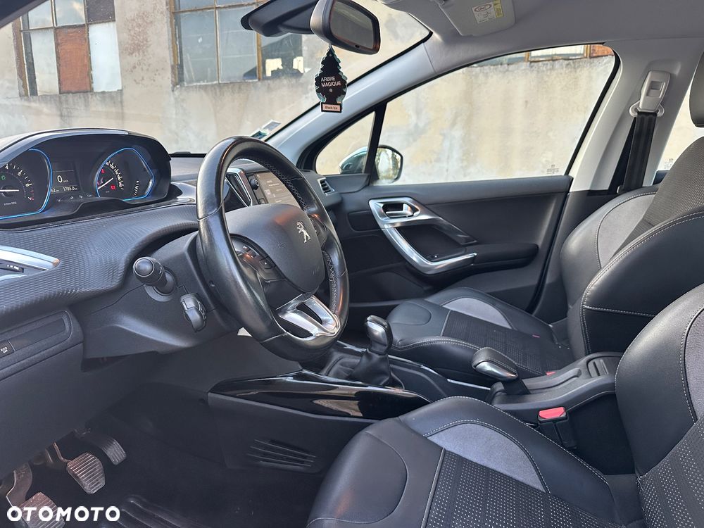 Peugeot 2008 1.2 Pure Tech Allure S&S - 18