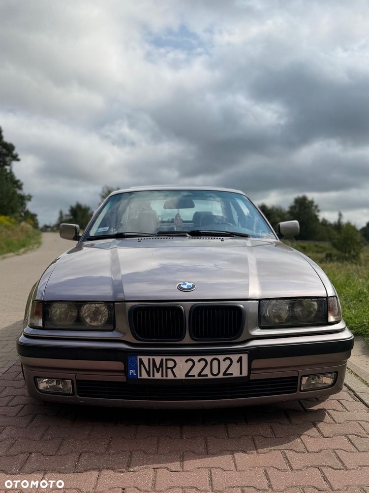 BMW Seria 3 323i - 12