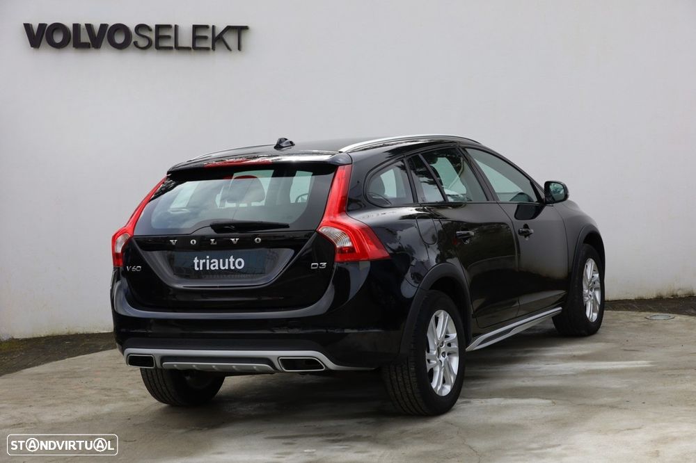 Volvo V60 Cross Country 2.0 D3 Momentum Geartronic - 2