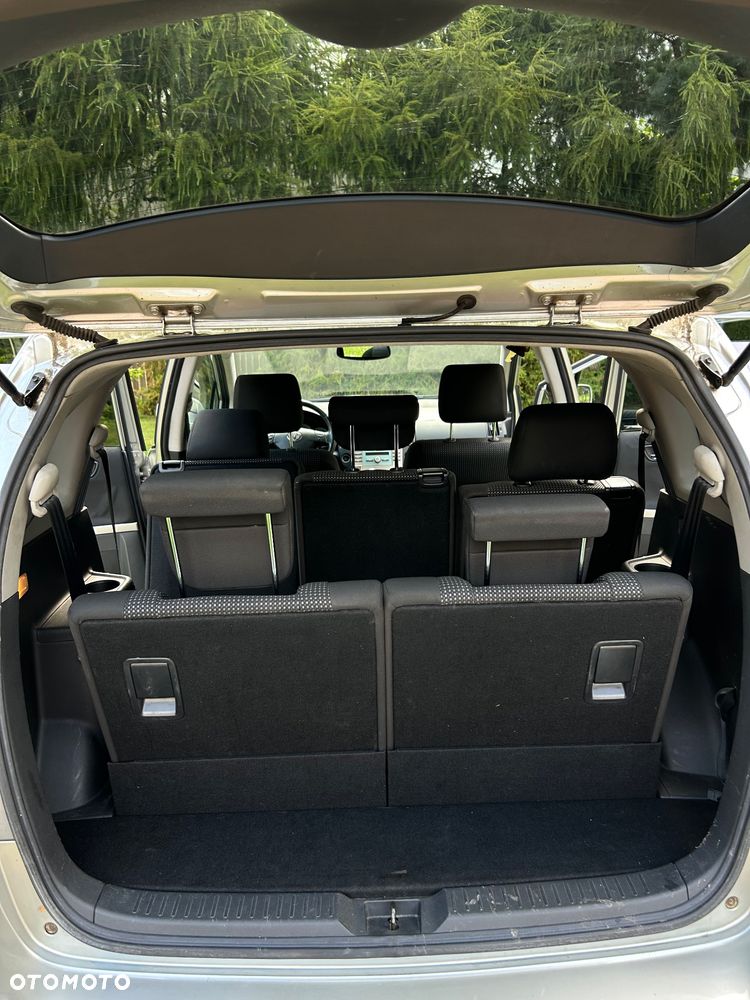 Toyota Corolla Verso 2.2 D-4D X + NAVI 7os - 18