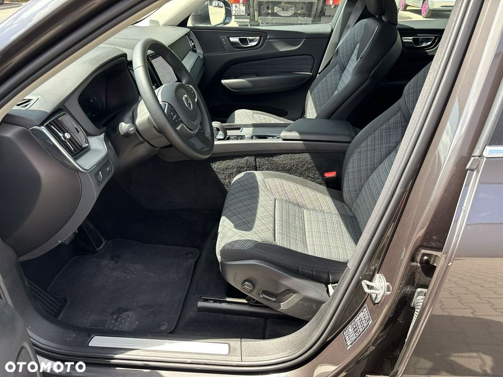 Volvo XC 60 B4 D Momentum Pro - 11