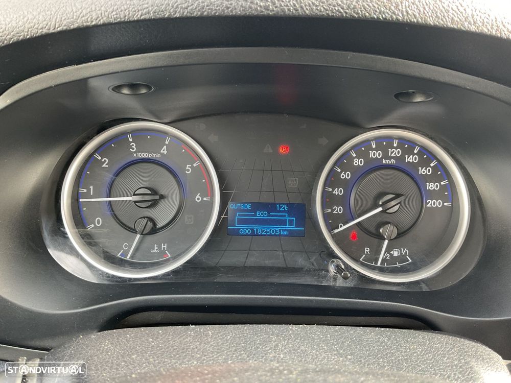Toyota Hilux 2.4 D-4D CE - 23