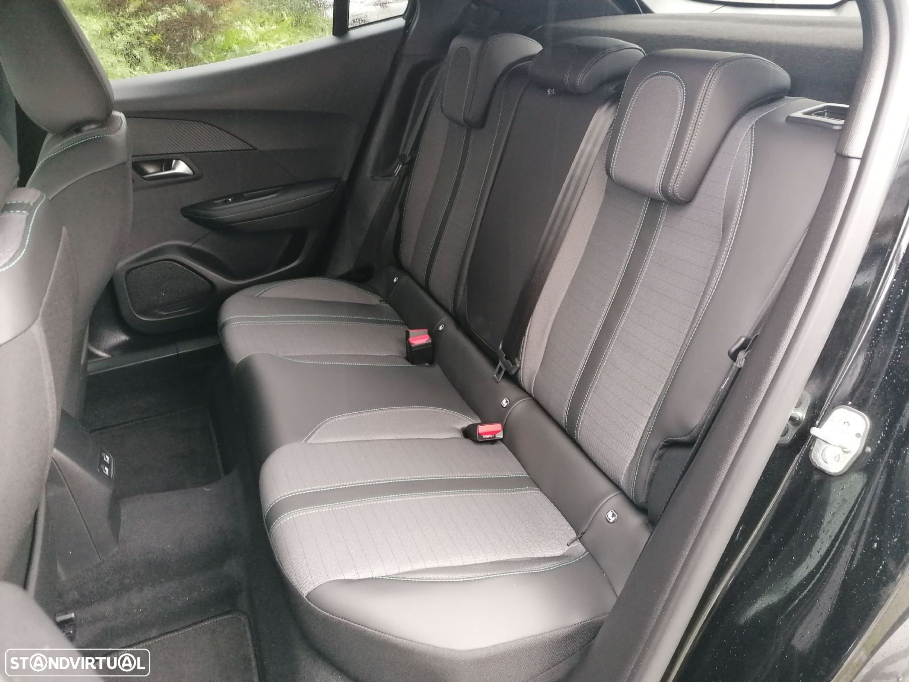 Peugeot 2008 1.2 PureTech Allure Pack - 24
