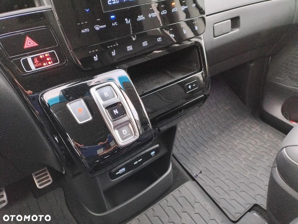 Hyundai Staria 1.6 T-GDI HEV Luxury - 14