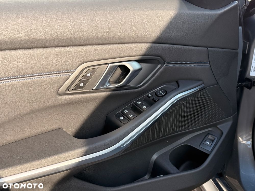 BMW Seria 3 330i xDrive M Sport - 20