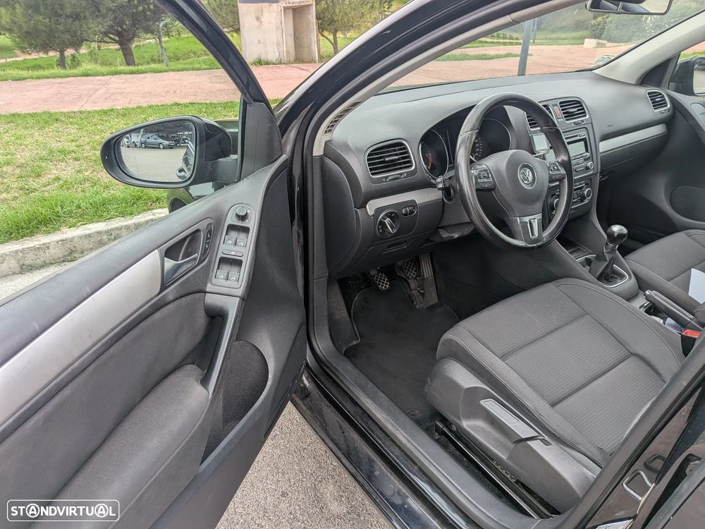 Volkswagen Golf 1.6 TDi Edition — fotografia 8