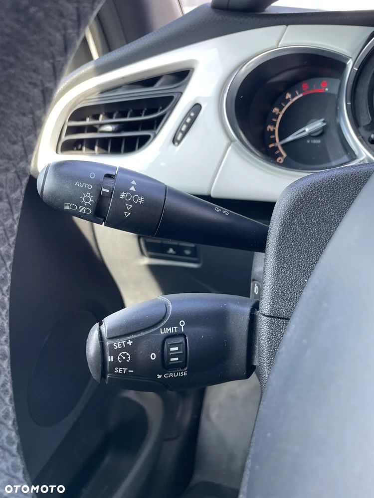 Citroën DS3 1.6 HDi SoChic - 12