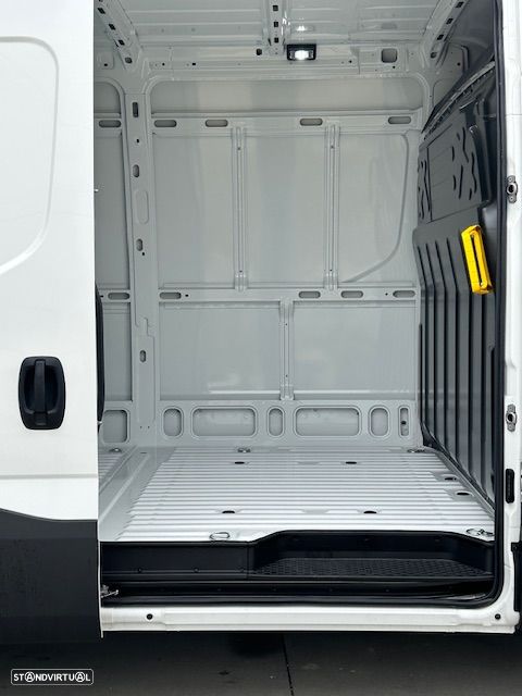 Iveco DAILY 35C18V (furgão 16m3) - 6