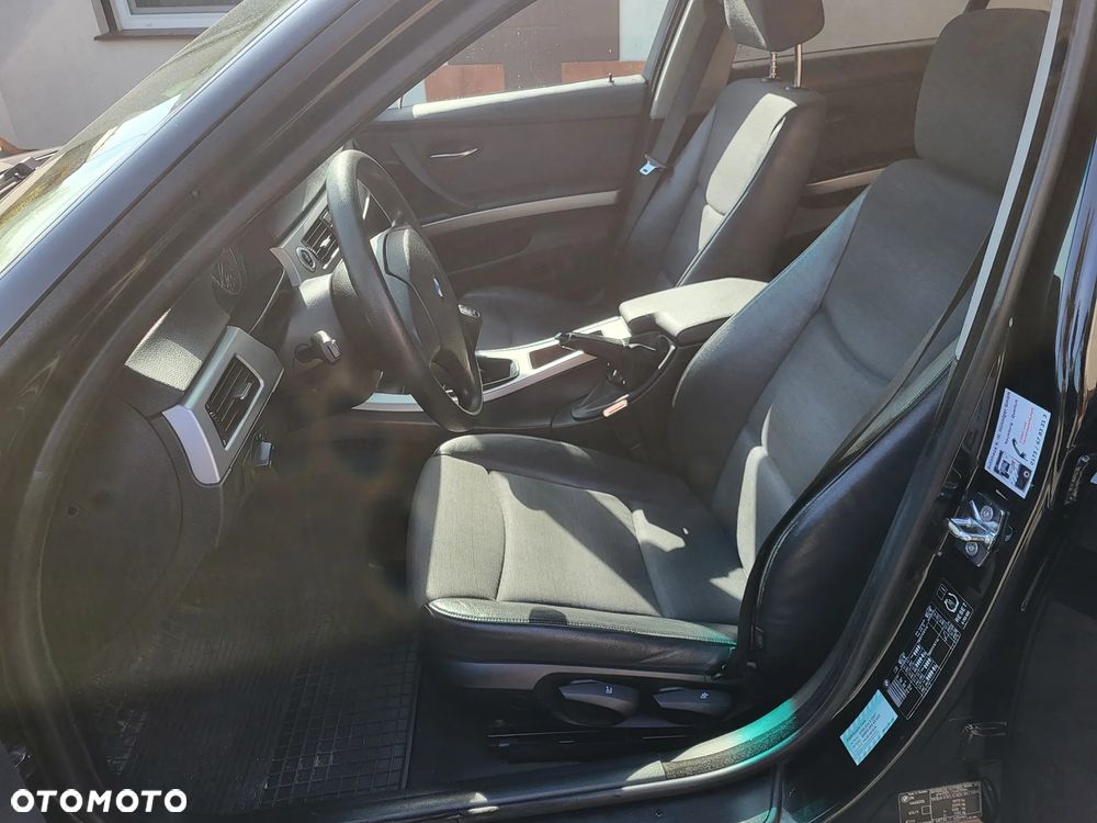 BMW Seria 3 318i - 14