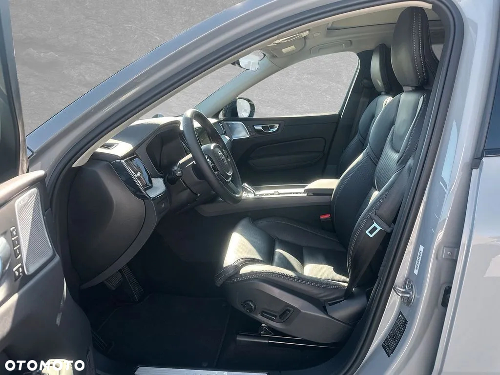 Volvo XC 60 B5 B AWD Ultra Dark - 3