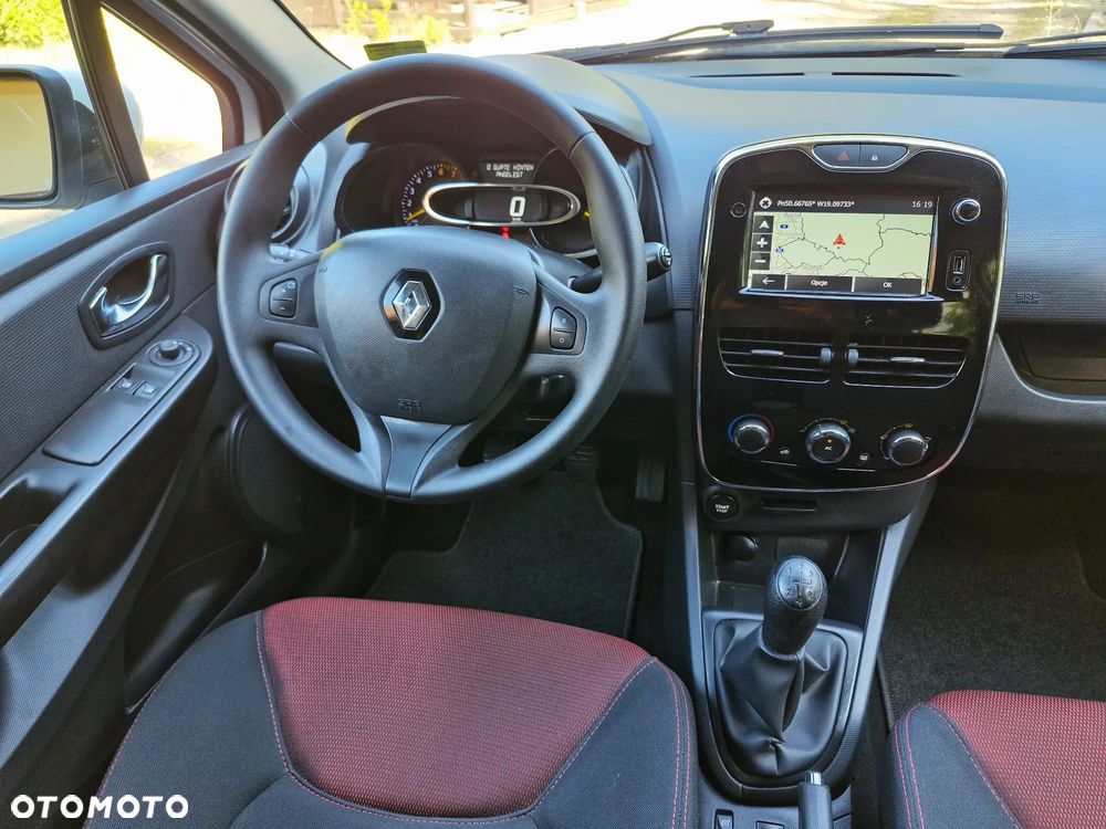 Renault Clio 1.2 16V 75 LIMITED - 10