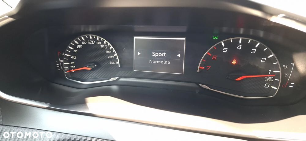 Peugeot 2008 1.5 BlueHDi Allure S&S EAT8 - 34
