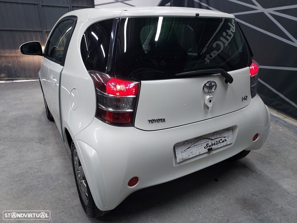 Toyota iQ 1.0 VVT-i Essential+AC — fotografia 6