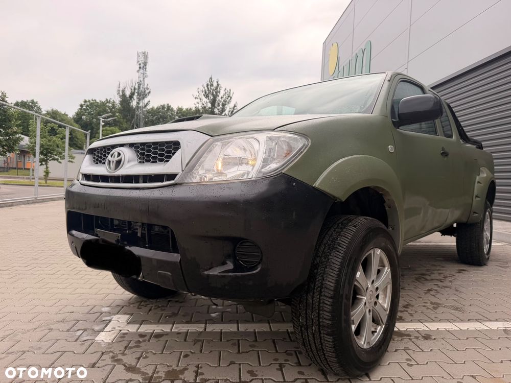 Toyota Hilux 2.5 D-4D DLX + - 19