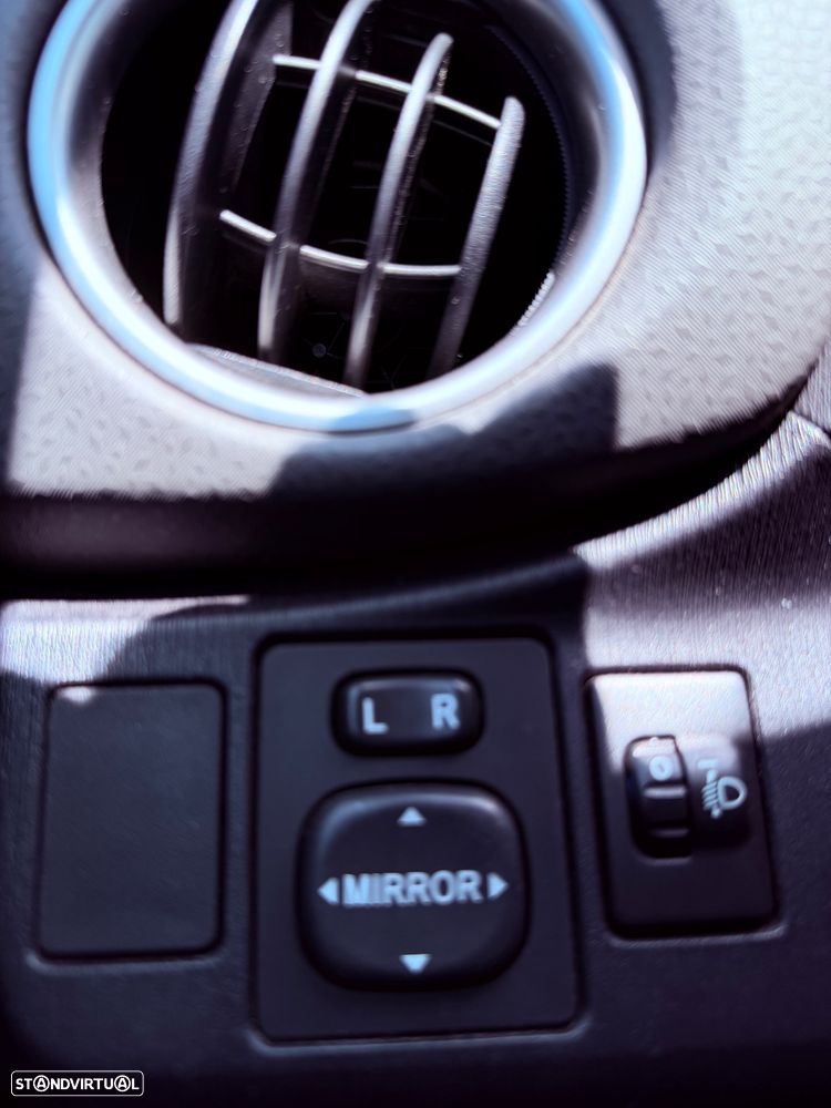 Toyota Yaris 1.0 VVT-i Comfort+P.Style +Navi - 26