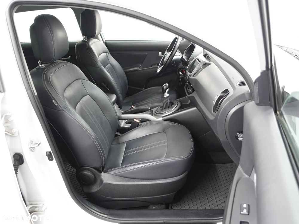 Kia Sportage 1.6 GDI 2WD ISG Dream-Team Edition - 24