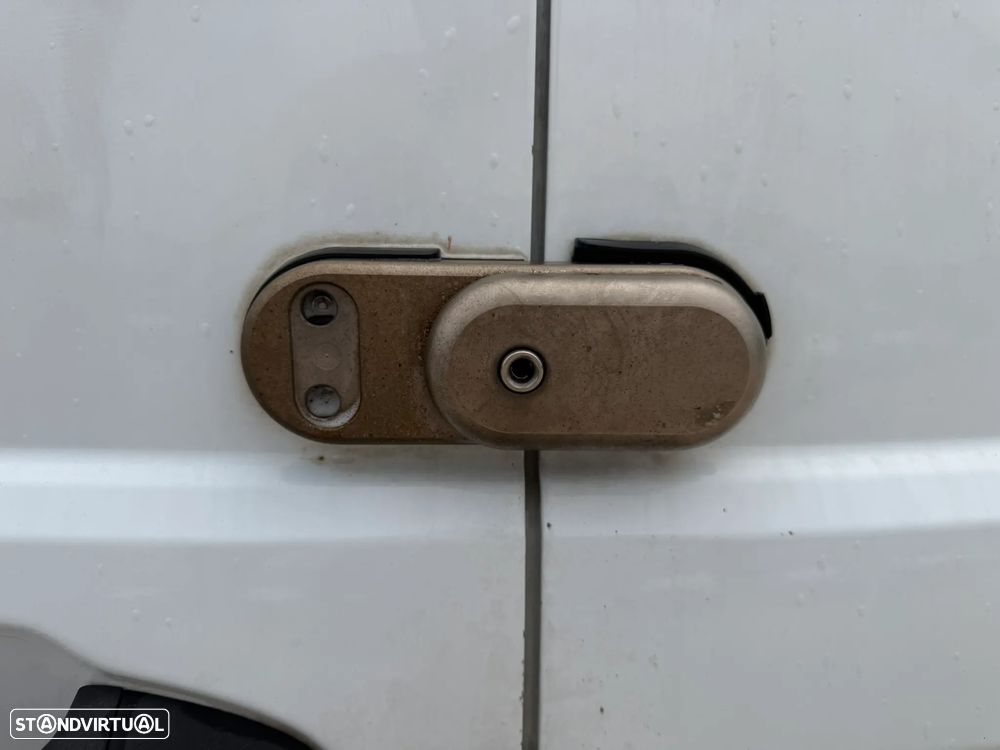Ford Transit Courier - 13