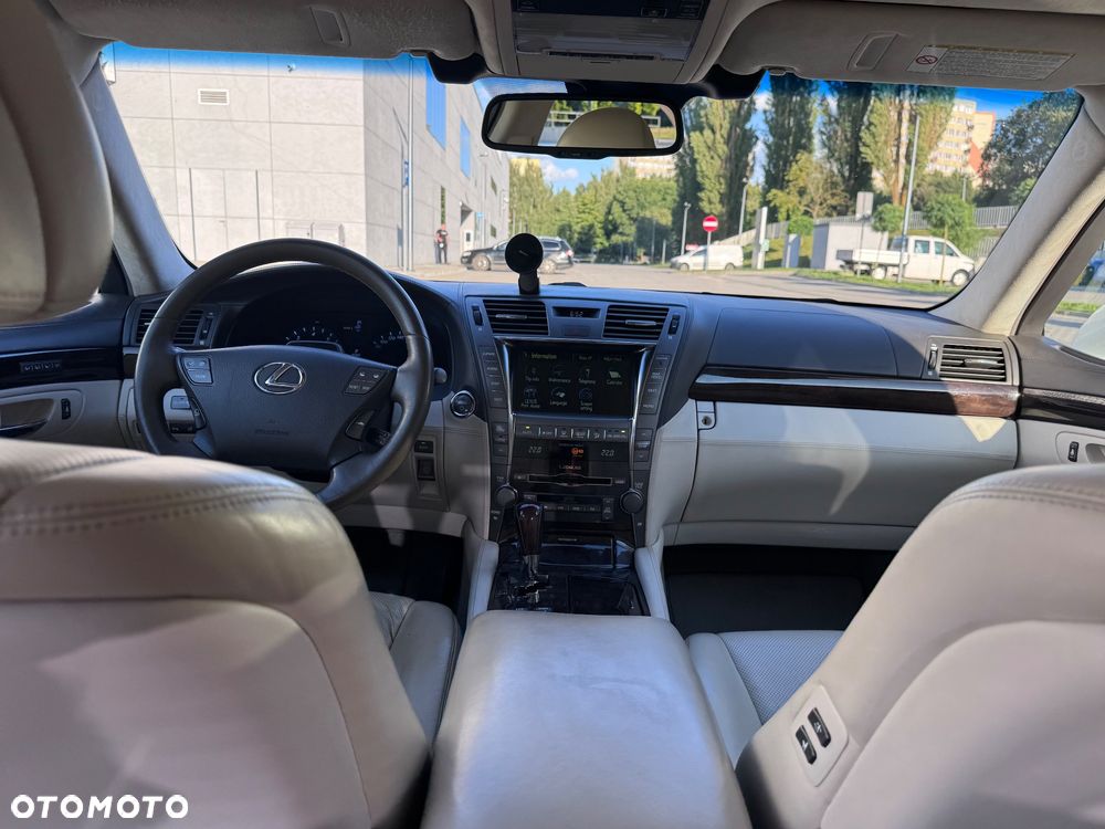 Lexus LS 600h L Superior - 39