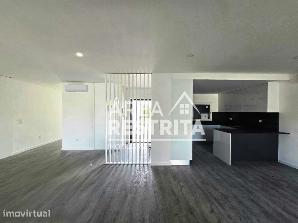 MORADIA TÉRREA T3 COM PISCINA E GARAGEM EM AZEITÃO - Grande imagem: 2/39