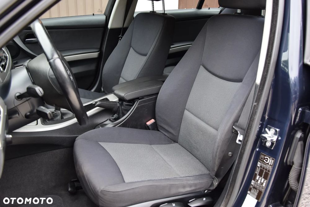 BMW Seria 3 318i - 21