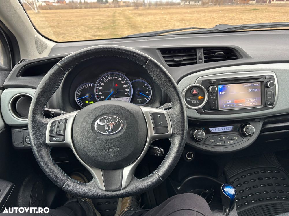 Toyota Yaris - 10