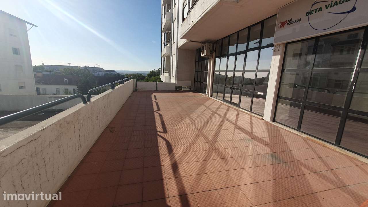 Loja na Avenida Afonso Henriques, nº45 com 85m2 - Grande imagem: 3/22