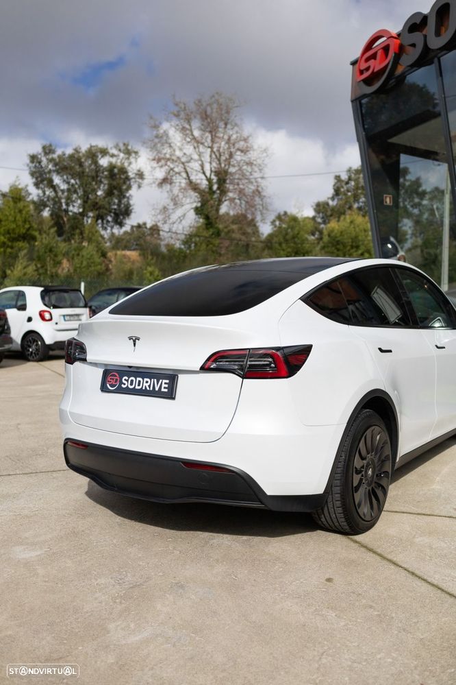 Tesla Model Y Standard RWD - 19