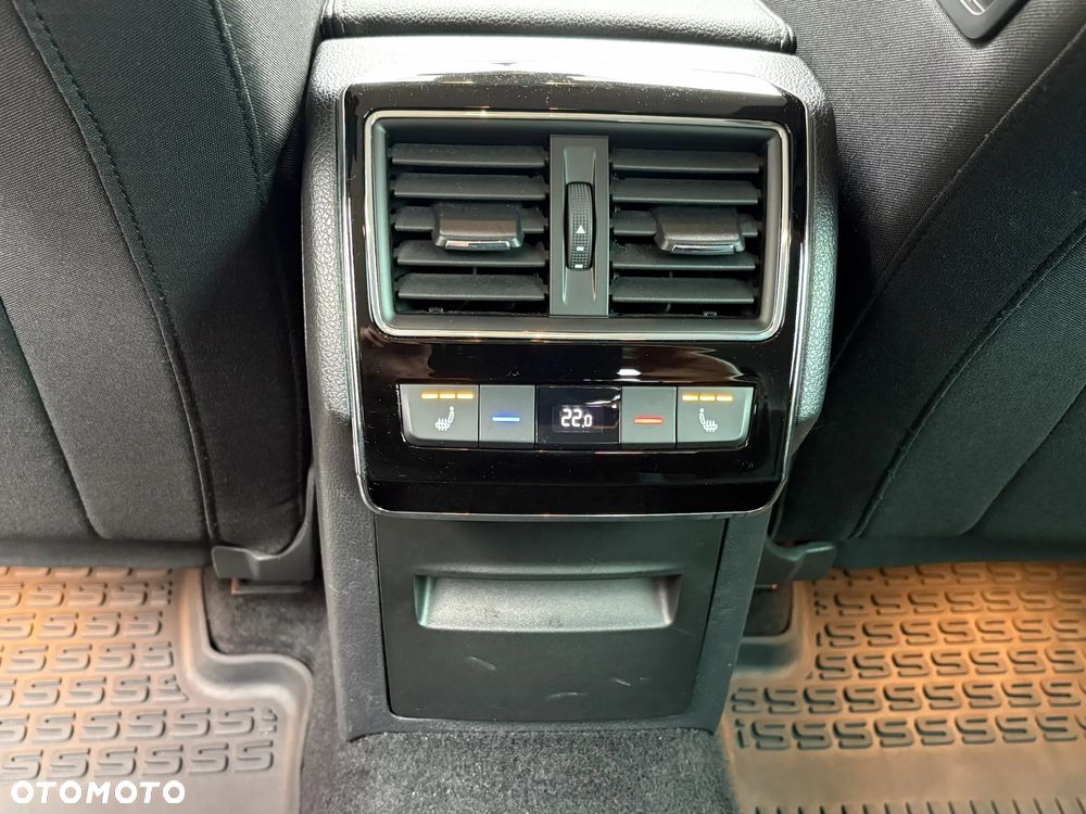 Skoda Superb 2.0 TDI SCR Style DSG - 4