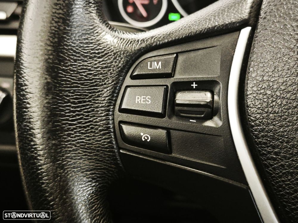 BMW 318 d Touring Line Luxury - 38