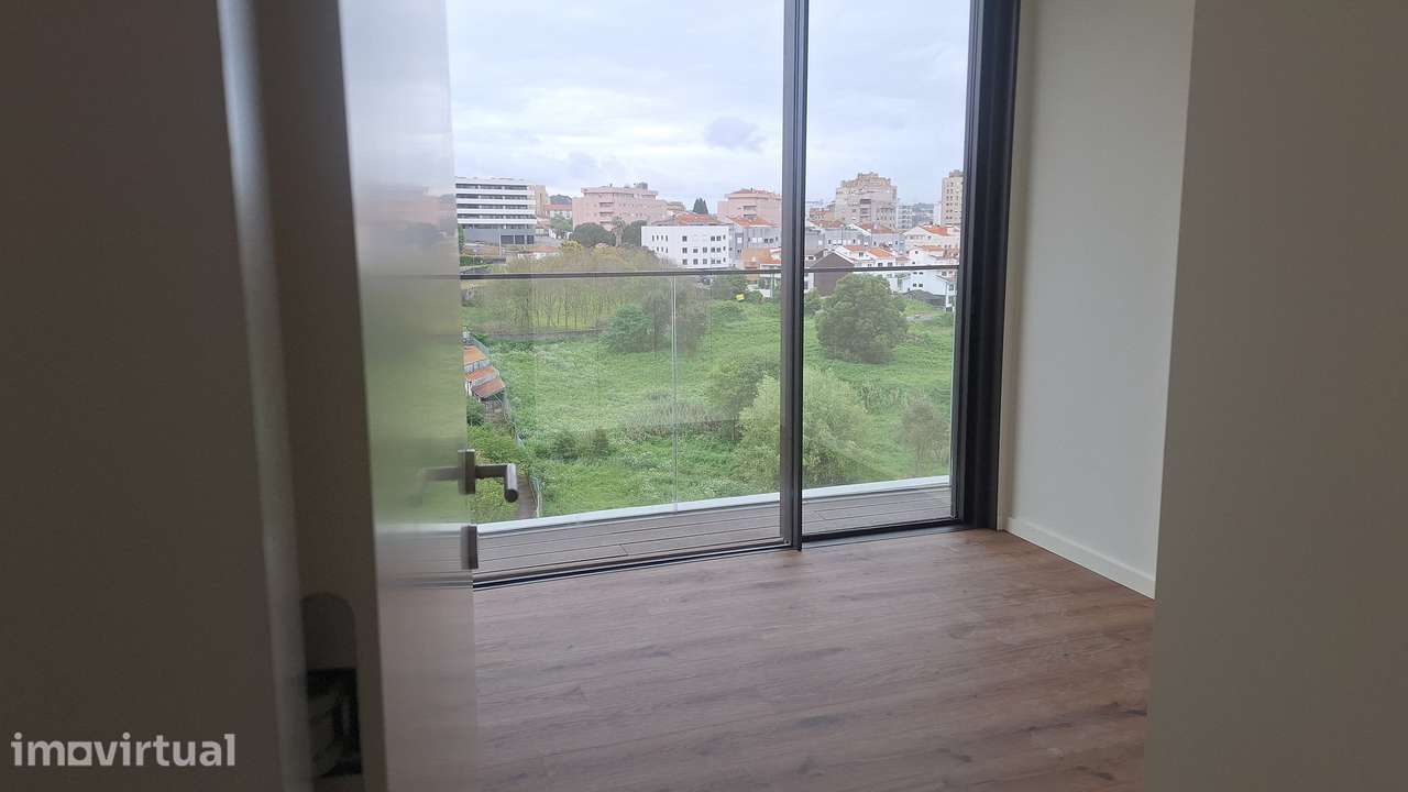 Apartamento T2 Varanda | Garagem|proximo cento Gaia| Pronto habitar - Grande imagem: 5/20