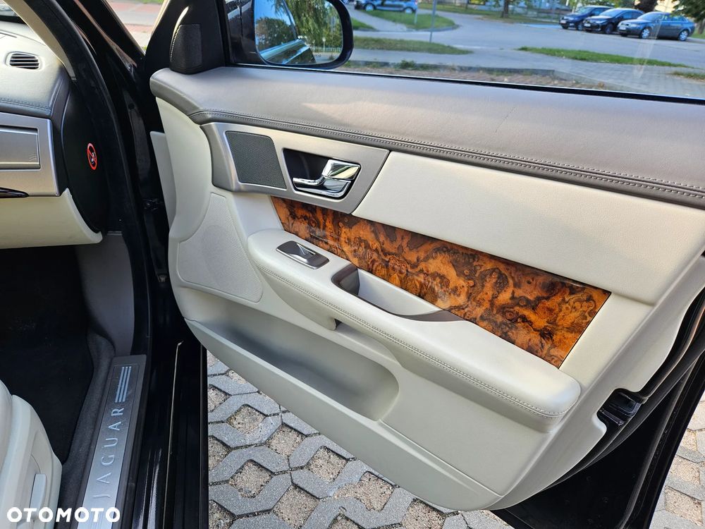 Jaguar XF 5.0 V8 Premium Luxury - 27